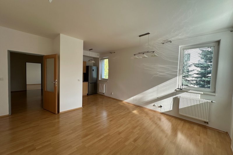 2+KK BŘEZNICKÁ ULICE, VČETNĚ PARKOVACÍHO STÁNÍ