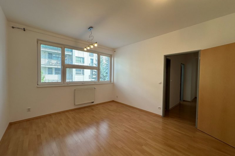 2+KK BŘEZNICKÁ ULICE, VČETNĚ PARKOVACÍHO STÁNÍ