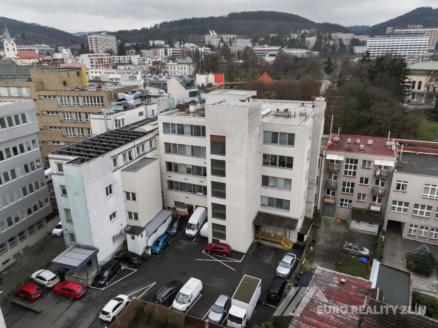 KOMERČNÍ BUDOVA V CENTRU MĚSTA