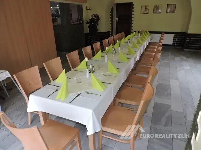 UBYTOVACÍ ZAŘÍZENÍ + RESTAURACE