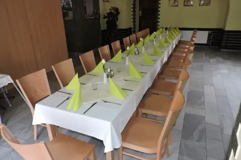 UBYTOVACÍ ZAŘÍZENÍ + RESTAURACE