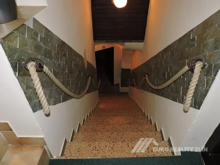 UBYTOVACÍ ZAŘÍZENÍ + RESTAURACE