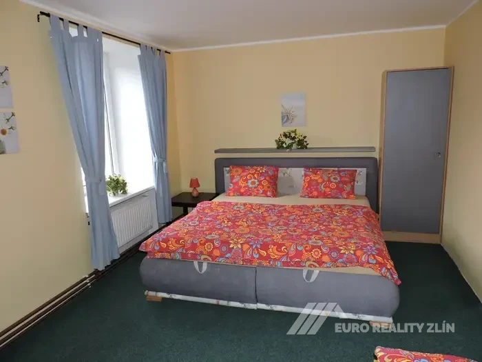 UBYTOVACÍ ZAŘÍZENÍ + RESTAURACE