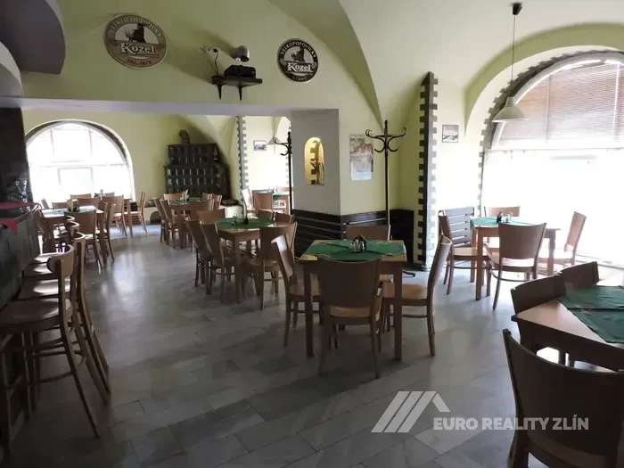UBYTOVACÍ ZAŘÍZENÍ + RESTAURACE