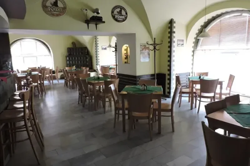 UBYTOVACÍ ZAŘÍZENÍ + RESTAURACE