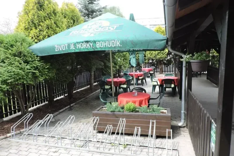 UBYTOVACÍ ZAŘÍZENÍ + RESTAURACE