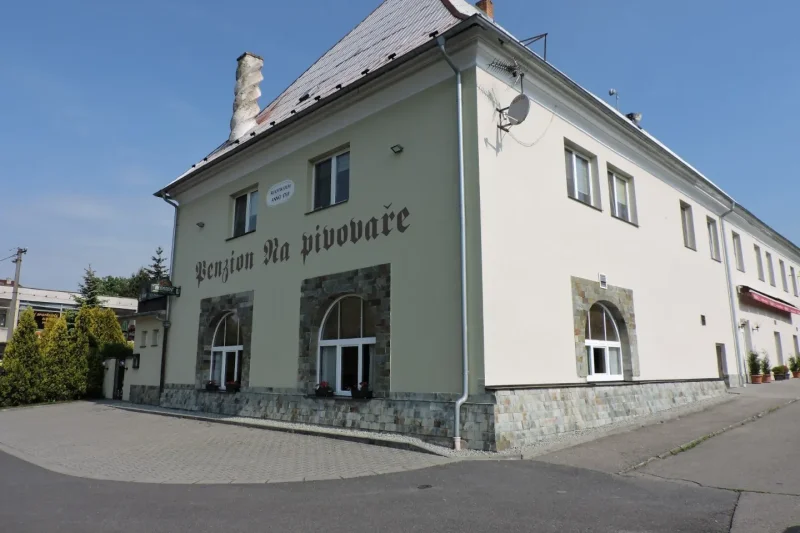 UBYTOVACÍ ZAŘÍZENÍ + RESTAURACE