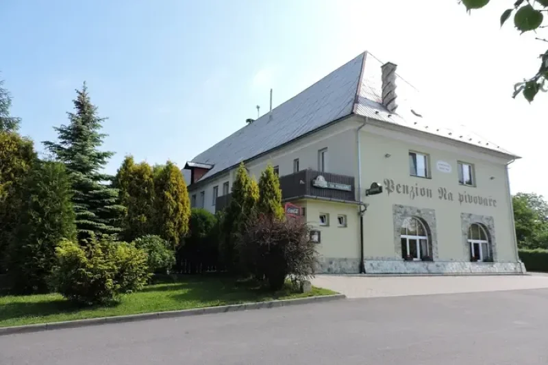 UBYTOVACÍ ZAŘÍZENÍ + RESTAURACE