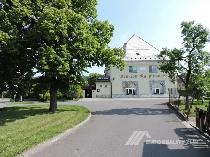 UBYTOVACÍ ZAŘÍZENÍ + RESTAURACE