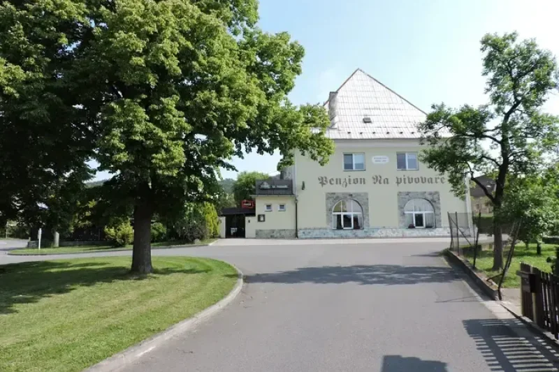 UBYTOVACÍ ZAŘÍZENÍ + RESTAURACE