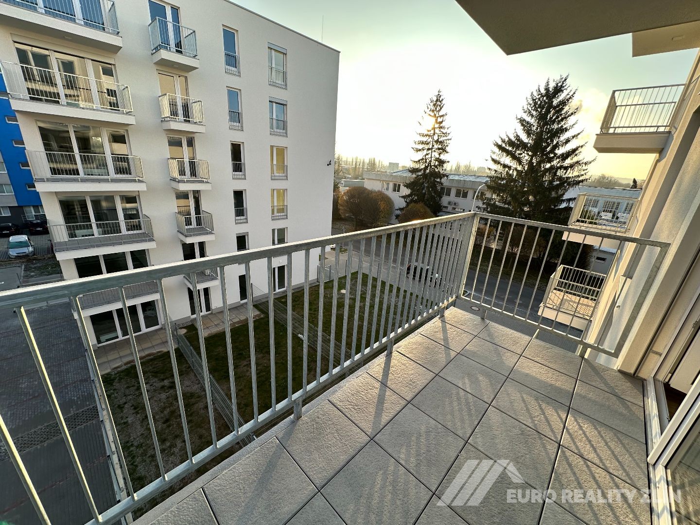 1+KK OTROKOVICE - NOVOSTAVBA S BALKONEM A PARKINGEM