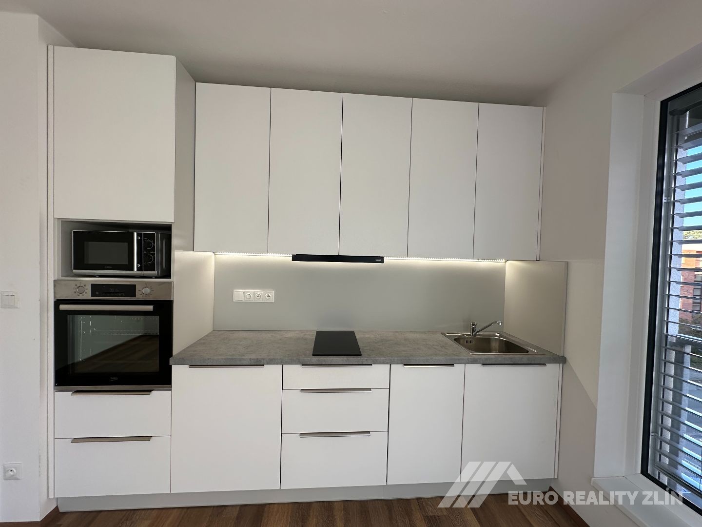 1+KK OTROKOVICE - NOVOSTAVBA S BALKONEM A PARKINGEM