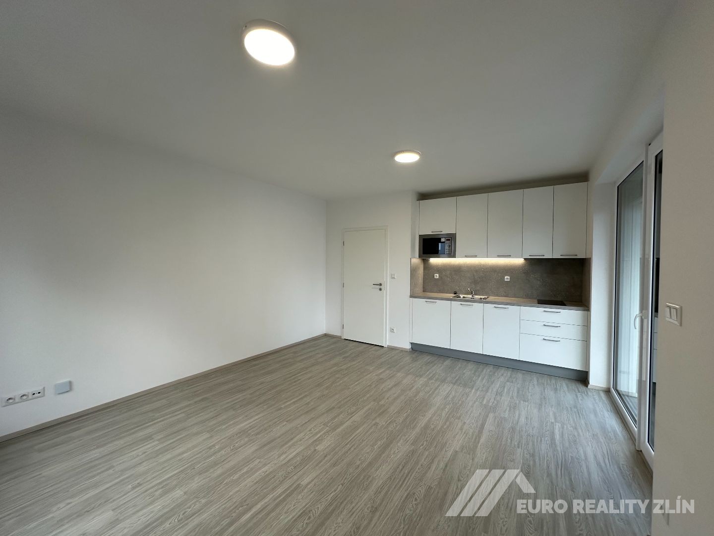 1+KK Otrokovice - novostavba s parkingem, balkon