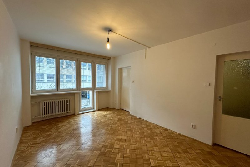 1+1 ZARÁMÍ - CENTRUM MĚSTA S BALKONEM 
