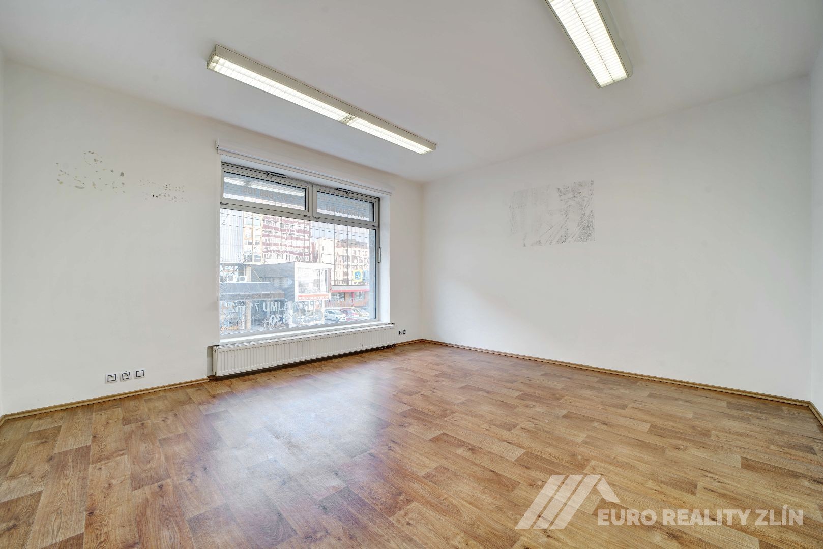 KANCELÁŘ V CENTRU MĚSTA ZLÍN 71m2 - ULICE ZARÁMÍ 