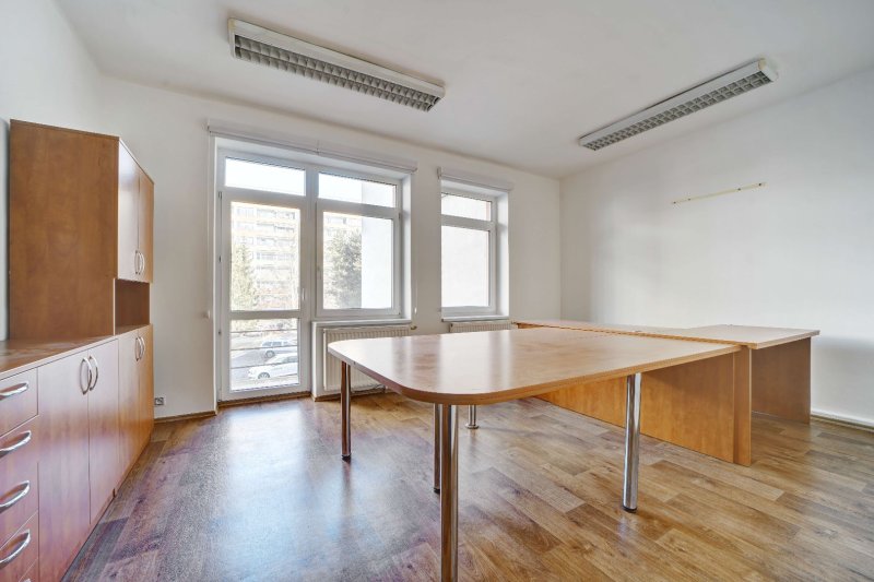 KANCELÁŘ V CENTRU MĚSTA ZLÍN 71m2 - ULICE ZARÁMÍ 