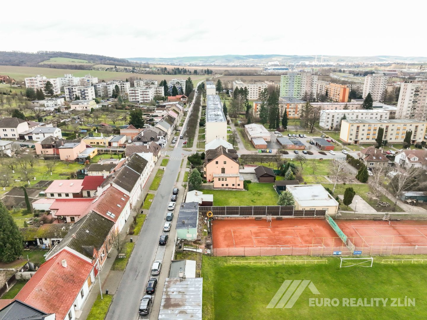 STAVEBNÍ POZEMEK 759m2 ZLÍN-MALENOVICE 