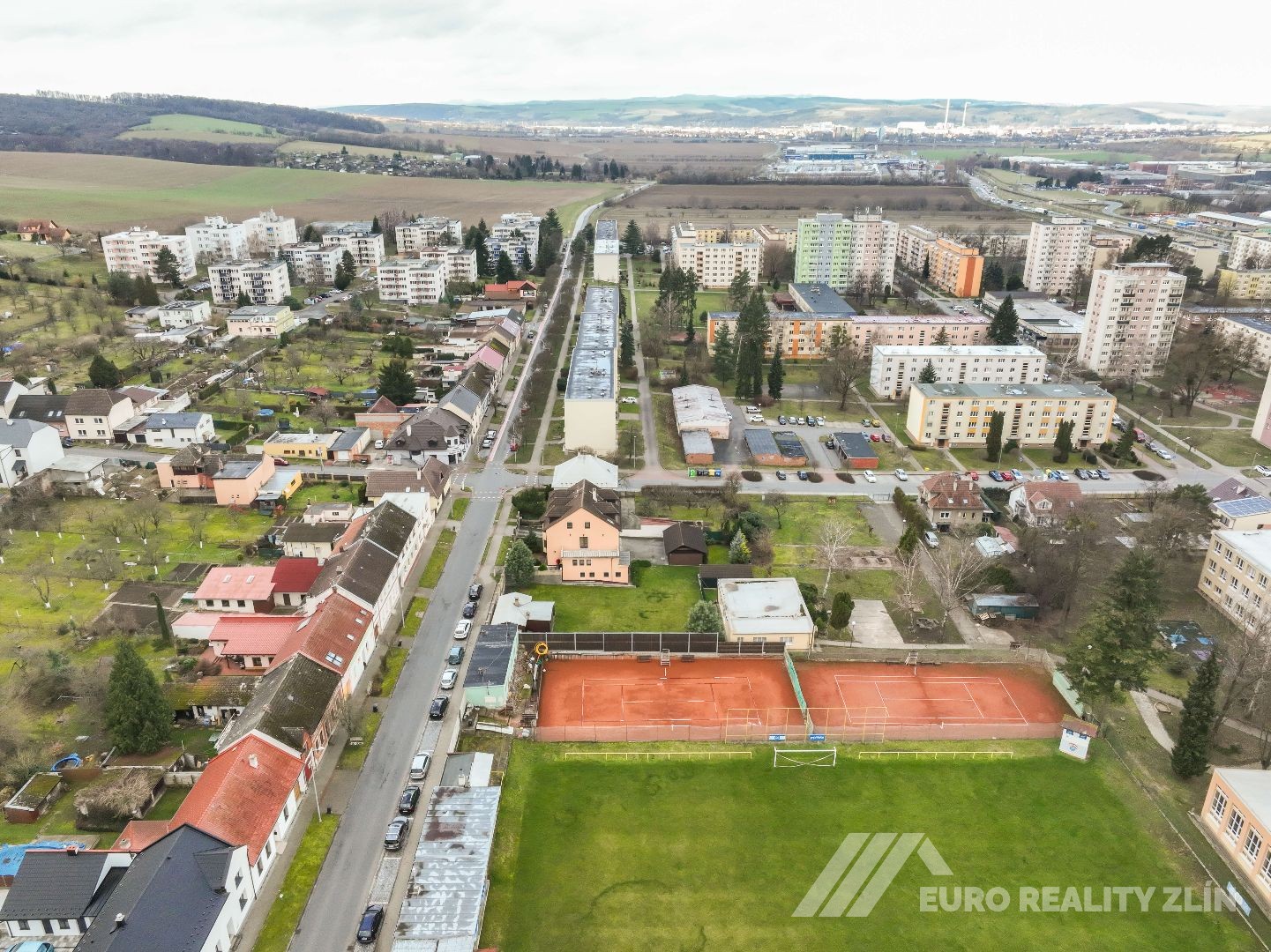 STAVEBNÍ POZEMEK 759m2 ZLÍN-MALENOVICE 