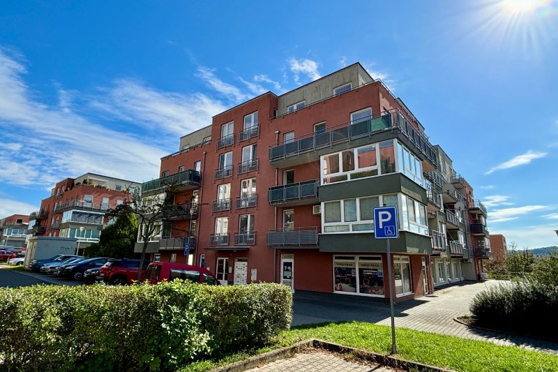 2+kk Na Honech, nezařízený byt s velkou lodžií  