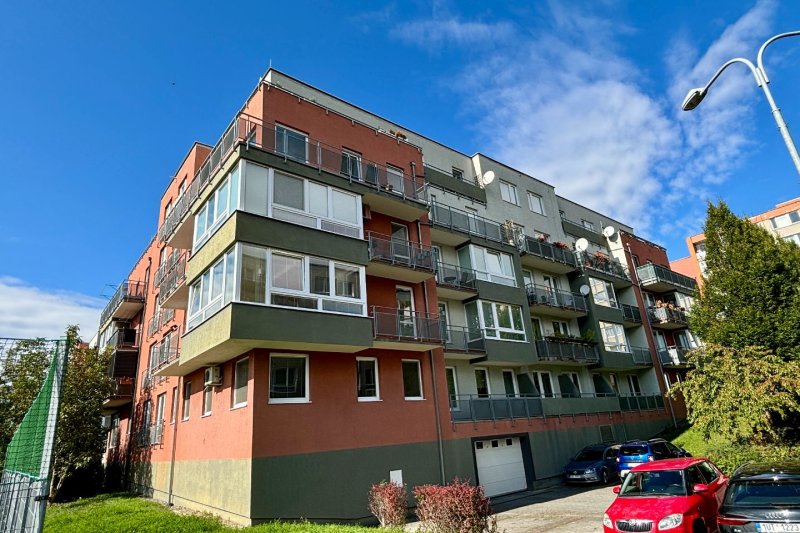 2+kk Na Honech, nezařízený byt s velkou lodžií  