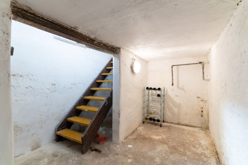 RD MALENOVICE S GARÁŽÍ A ZAHRADOU S VÝHLEDEM NA HRAD 