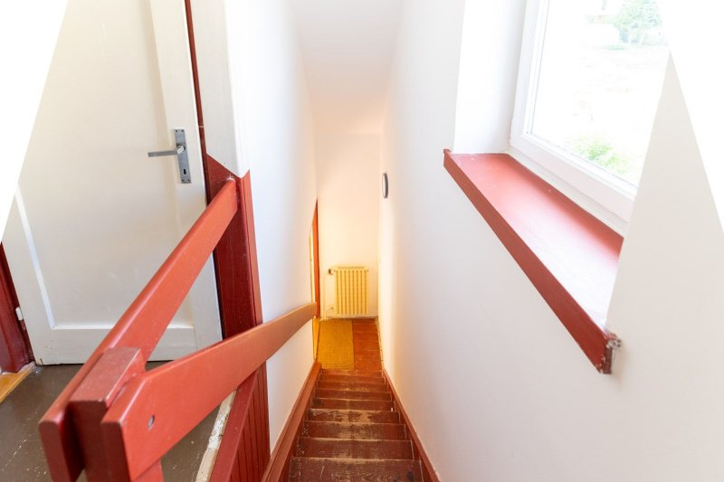 RD MALENOVICE S GARÁŽÍ A ZAHRADOU S VÝHLEDEM NA HRAD 