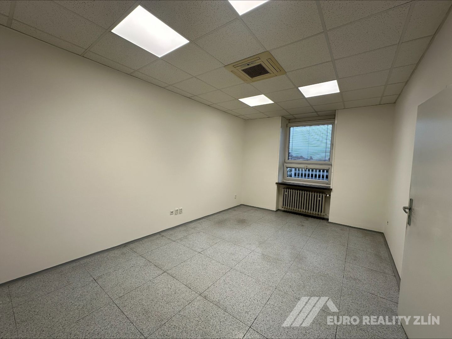 ORDINACE LÉKAŘE - CENTRUM ZLÍN, 4.NP 34M2