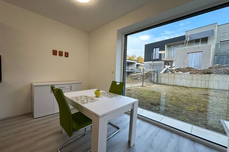 2+KK NOVOSTAVBA POD HRADEM, PARKING