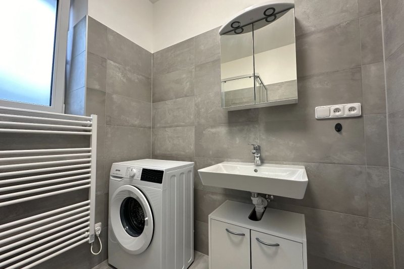2+KK NOVOSTAVBA POD HRADEM, PARKING