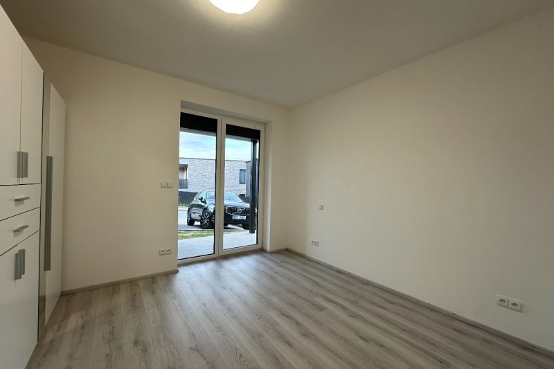 2+KK NOVOSTAVBA POD HRADEM, PARKING