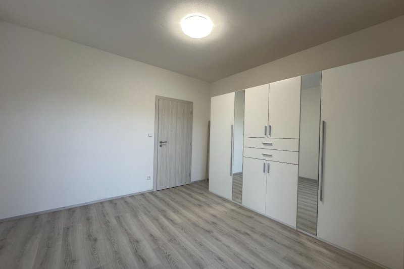 2+KK NOVOSTAVBA POD HRADEM, PARKING