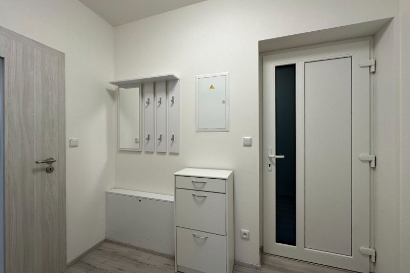 2+KK NOVOSTAVBA POD HRADEM, PARKING