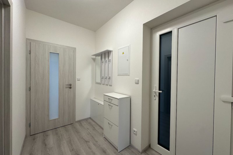 2+KK NOVOSTAVBA POD HRADEM, PARKING