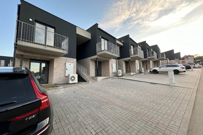2+KK NOVOSTAVBA POD HRADEM, PARKING
