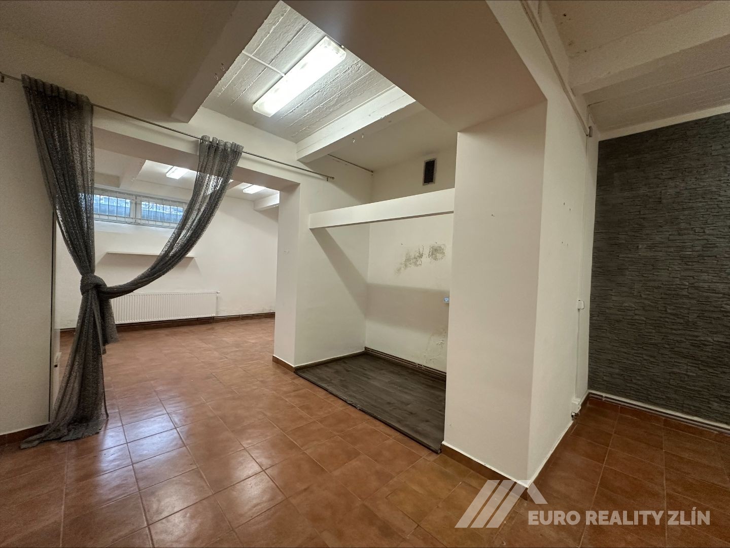 KOMERČNÍ PROSTOR 132 m2 V CENTRU MĚSTA ZLÍNA