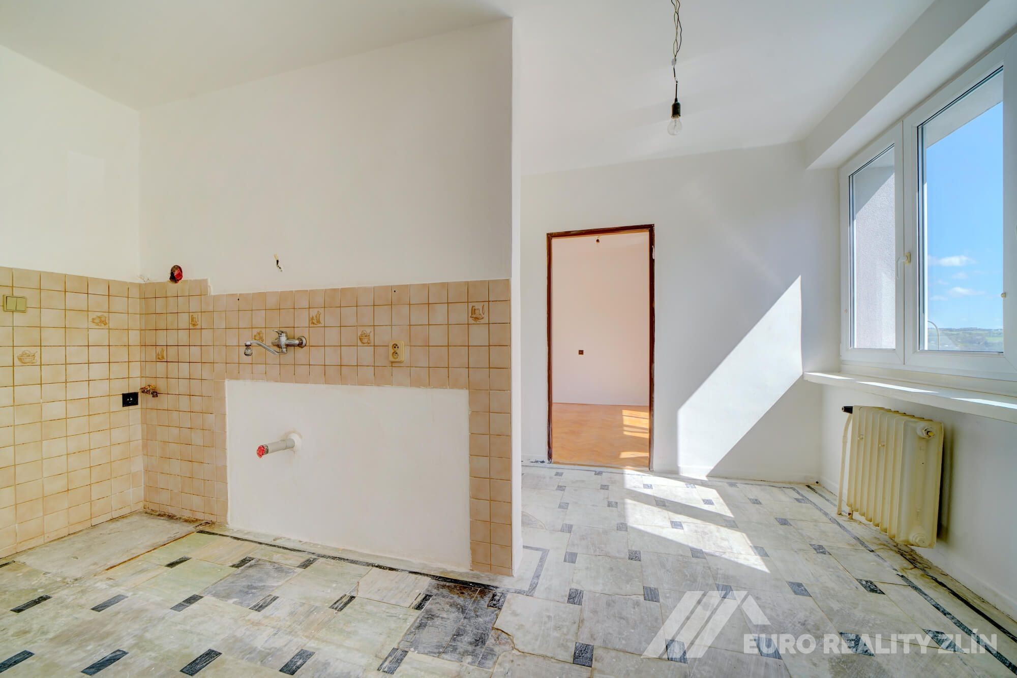 3+1 CENTRUM MĚSTA, CIHLOVÝ BYT 72m2, K REKONSTRUKCI