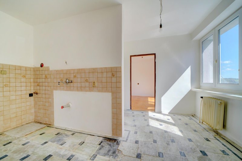 3+1 CENTRUM MĚSTA, CIHLOVÝ BYT 72m2, K REKONSTRUKCI