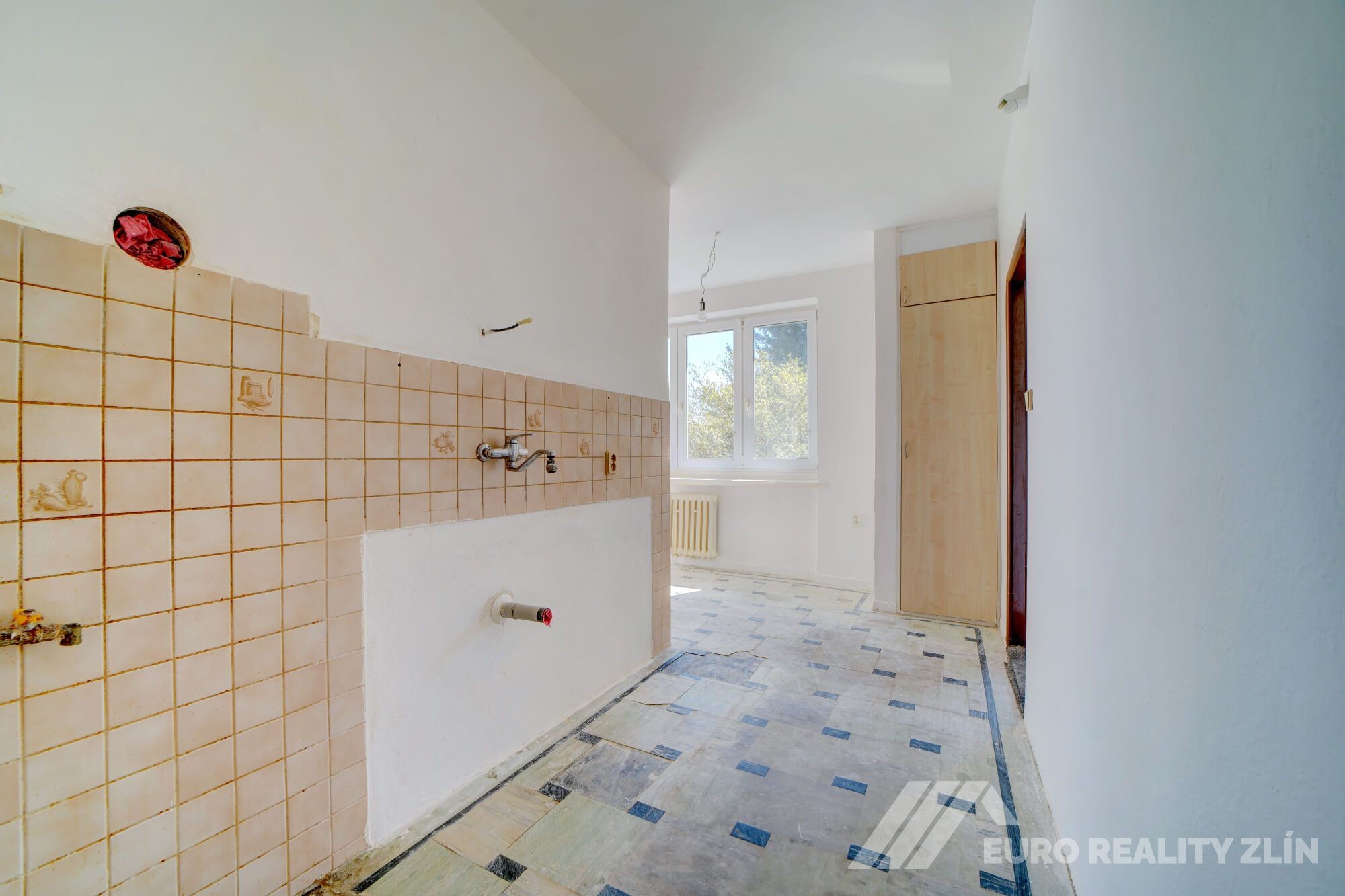 3+1 CENTRUM MĚSTA, CIHLOVÝ BYT 72m2, K REKONSTRUKCI