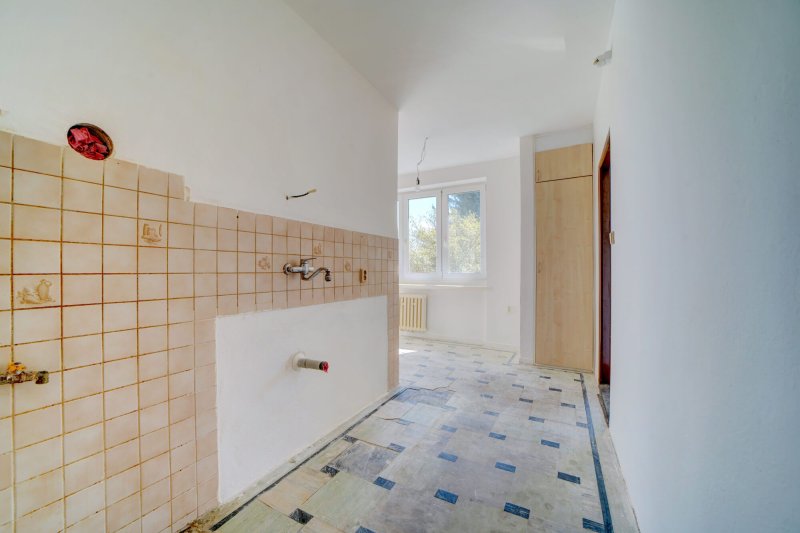 3+1 CENTRUM MĚSTA, CIHLOVÝ BYT 72m2, K REKONSTRUKCI