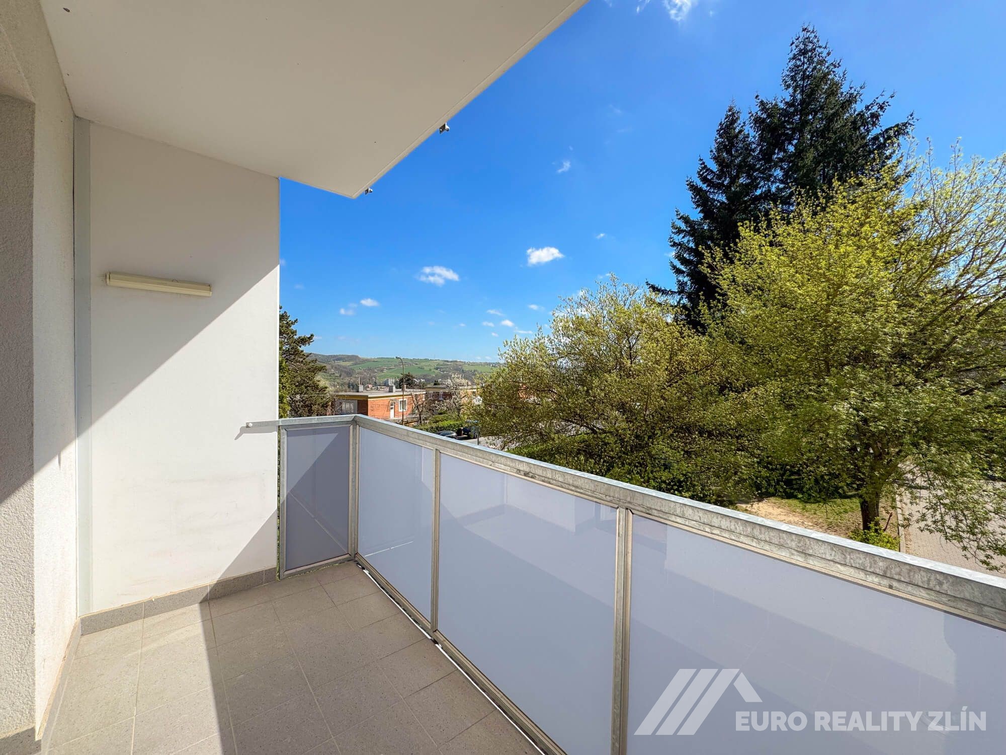 3+1 CENTRUM MĚSTA, CIHLOVÝ BYT 72m2, K REKONSTRUKCI