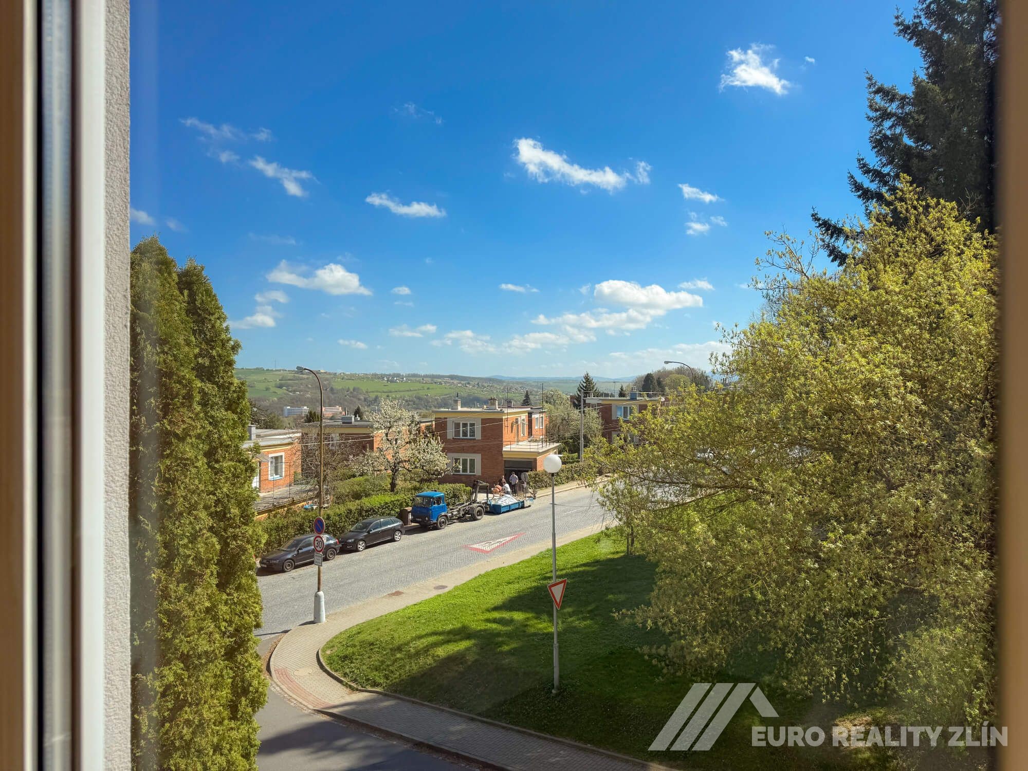 3+1 CENTRUM MĚSTA, CIHLOVÝ BYT 72m2, K REKONSTRUKCI