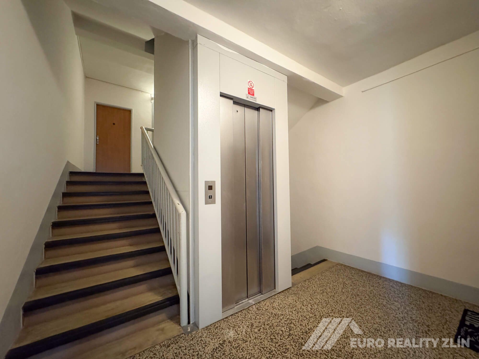 3+1 CENTRUM MĚSTA, CIHLOVÝ BYT 72m2, K REKONSTRUKCI