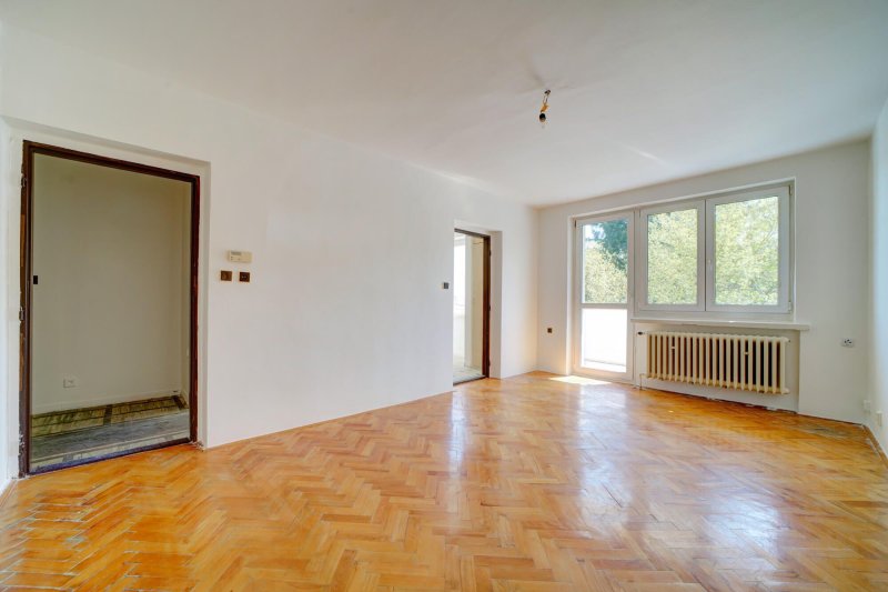 3+1 CENTRUM MĚSTA, CIHLOVÝ BYT 72m2, K REKONSTRUKCI