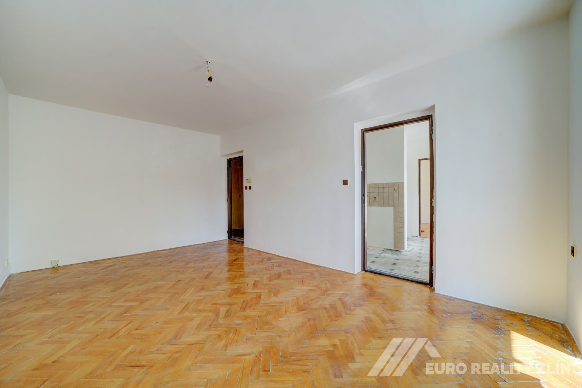 3+1 CENTRUM MĚSTA, CIHLOVÝ BYT 72m2, K REKONSTRUKCI