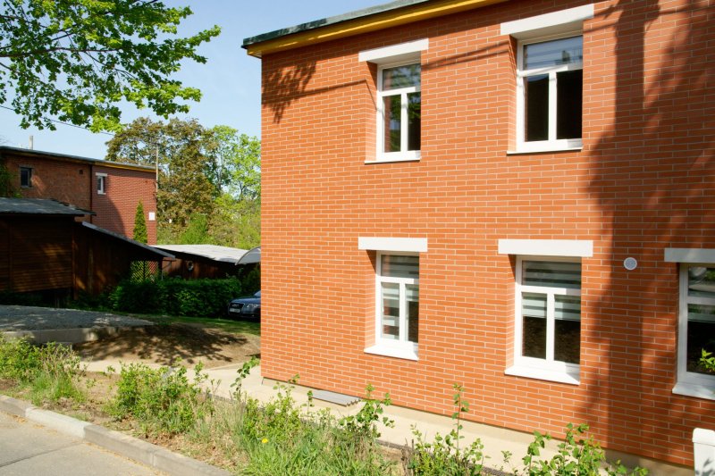 ČTVRTDOMEK 3+1 PO REKONSTRUKCI SE ZAHRADOU A PARKINGEM