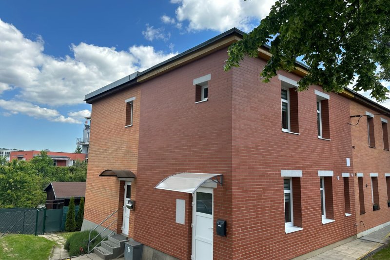 ČTVRTDOMEK 3+1 PO REKONSTRUKCI SE ZAHRADOU A PARKINGEM