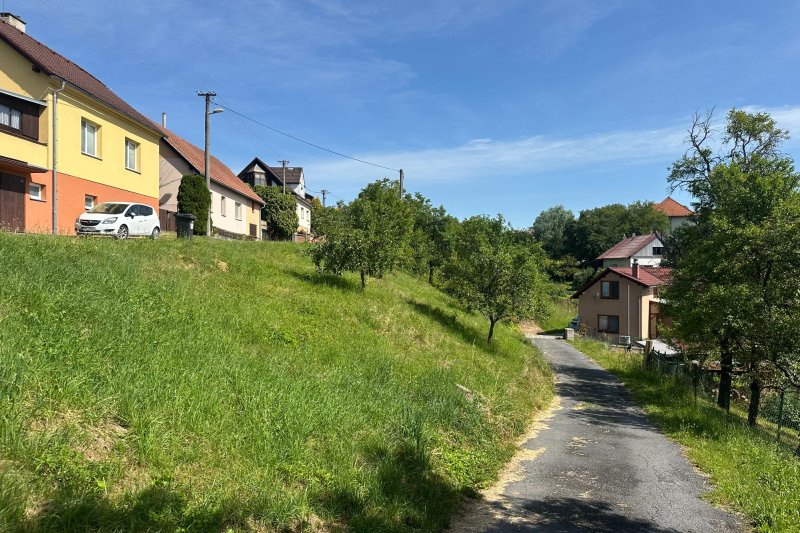 POZEMEK  - KOSTELEC U ZLÍNA 