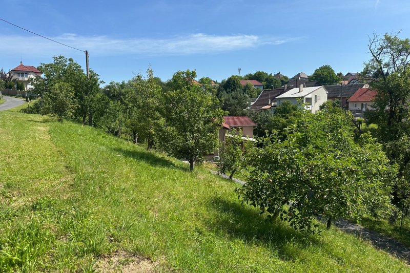 POZEMEK  - KOSTELEC U ZLÍNA 