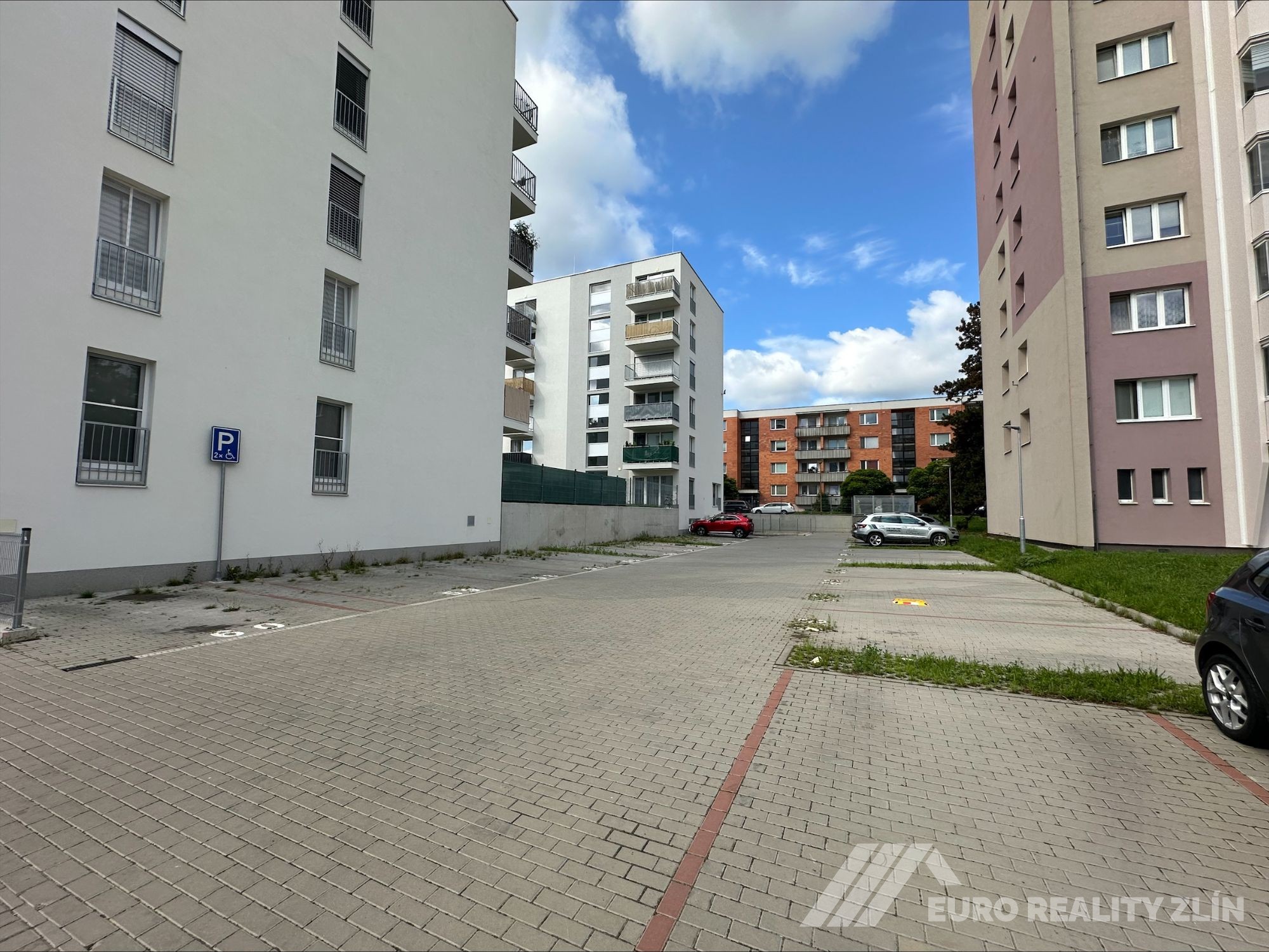 PARKING OTROKOVICE, MORAVNÍ ULICE