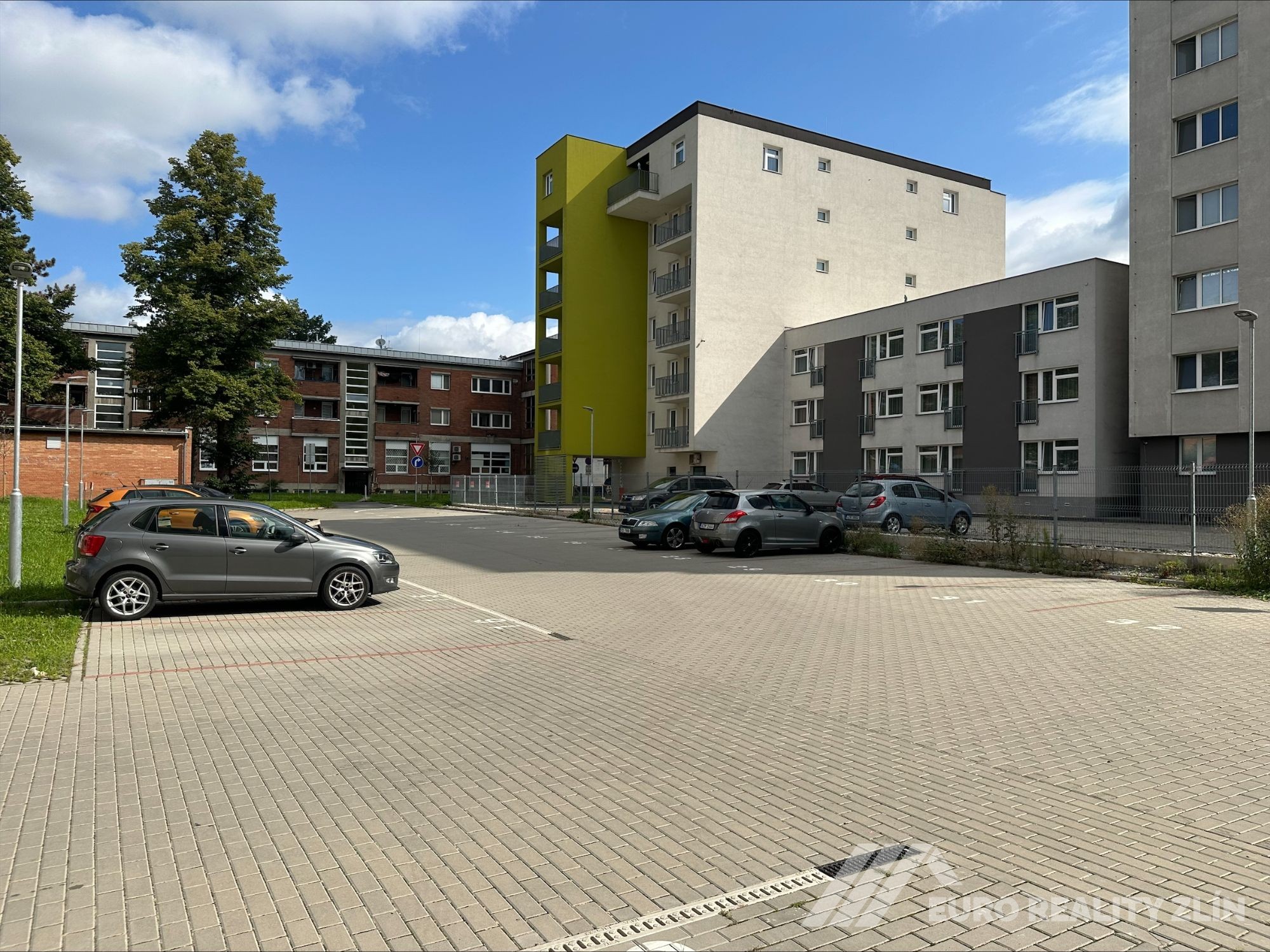 PARKING OTROKOVICE, MORAVNÍ ULICE